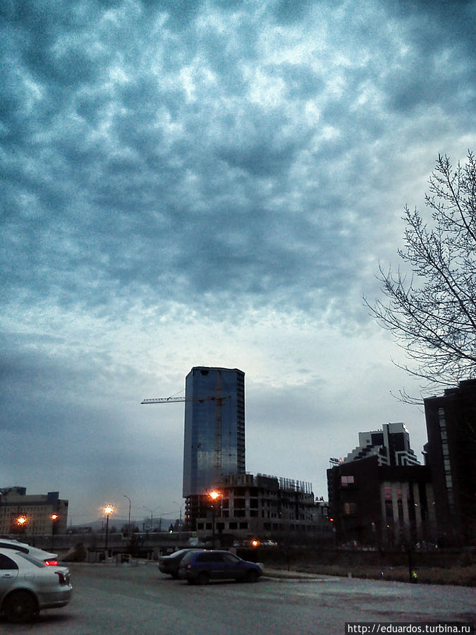 И свечка на Стрелке в прямой видимости Красноярск, Россия И свечка на Стрелке в прямой видимости Красноярск, Россия