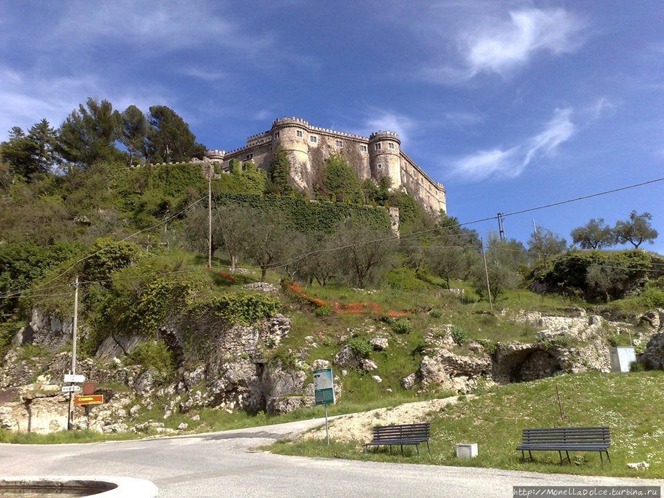 Кастэлло Пикколомини ди Балсорано / Castello Piccolomini di Balsorano