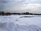Вид на деревню Вараксино. Слева на фото земля, справа река. Зимой практически одинаковы
