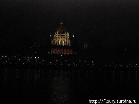 Здание парламента. Вид с реки Здание парламента. Вид с реки