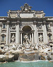 Самый большой фонтан Рима — фонтан Треви. Ширина — 20 метров, высота — 26 метров.