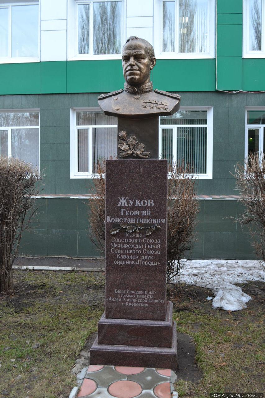 Памятники — дублёры Саратов, Россия