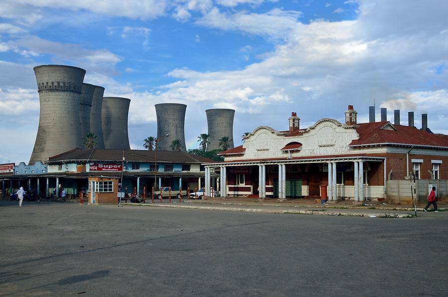 Привокзальная площадь и градирни Булавайо, Зимбабве