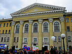 Здание ТУСУРа — центральное место Томского карнавала.