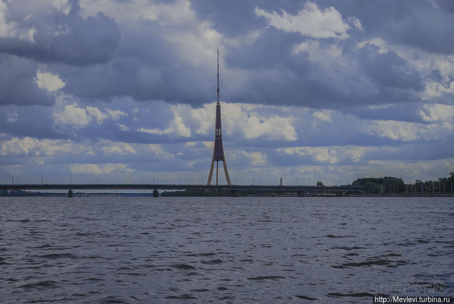 Прогулка по рижскому каналу на кораблике Рига, Латвия