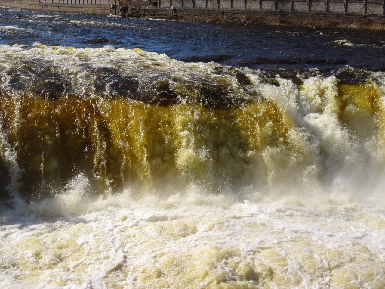 Водопад на границе двух миров Нарва, Эстония