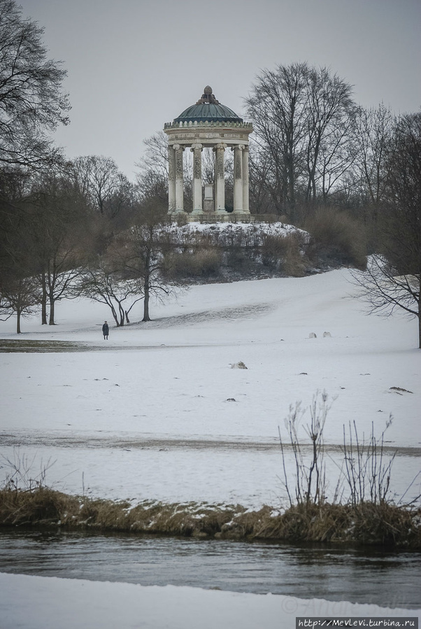 Прогулка в Английский сад Мюнхен, Германия Прогулка в Английский сад Мюнхен, Германия