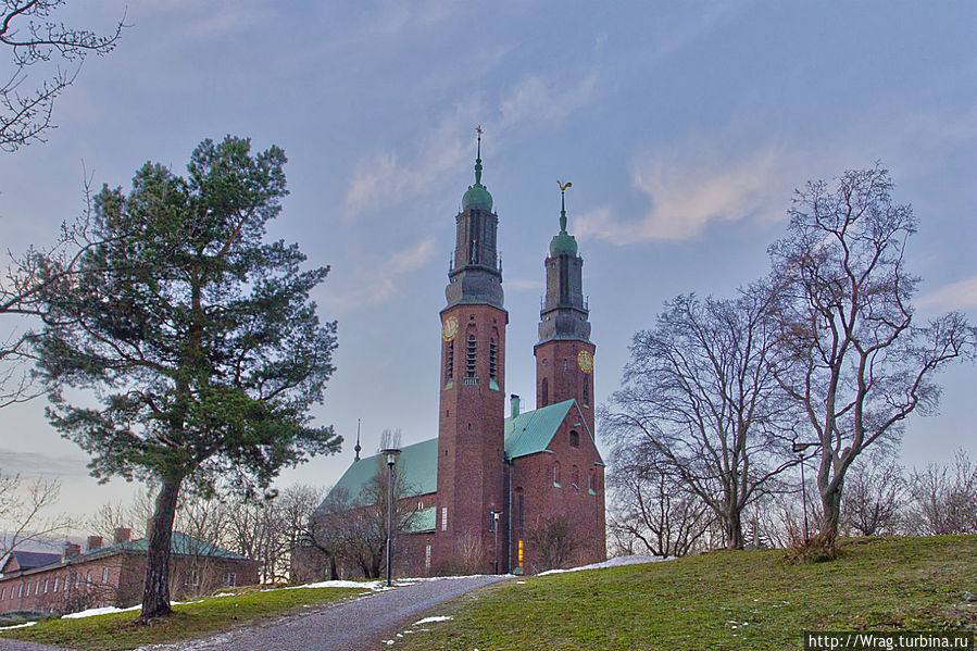 А эта церковь больше всего мне понравилась из архитектуры города. Находится на западе Сёдермальма, обязательно посетите. А эта церковь больше всего мне понравилась из архитектуры города. Находится на западе Сёдермальма, обязательно посетите.