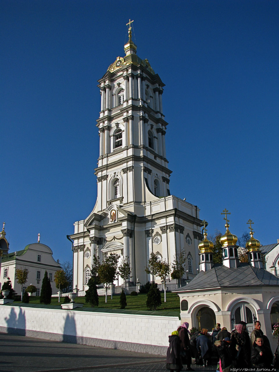 Пятиярусная колокольня, высота 65 метров Почаев, Украина