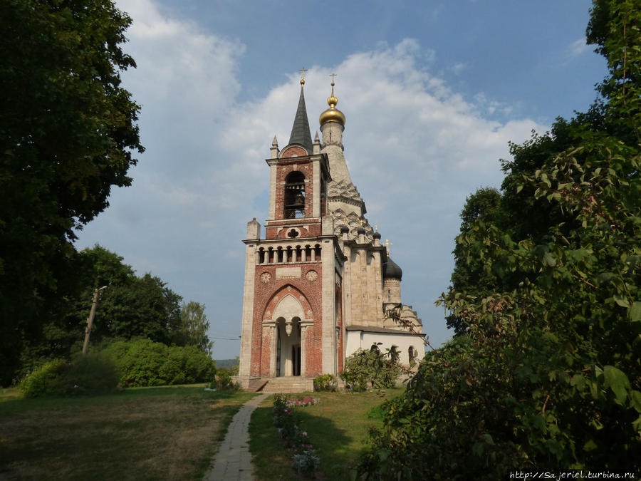 Необычный храм 16 века в селе Остров Москва и Московская область, Россия