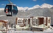 Отель расположен вблизи подъемников, что делает его форматом ski in\\ski out