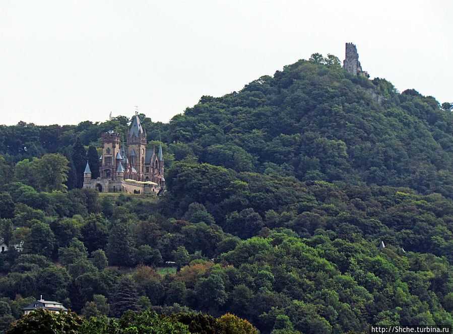 Зеленые холмы, поросшие замками Земля Северный Рейн-Вестфалия, Германия