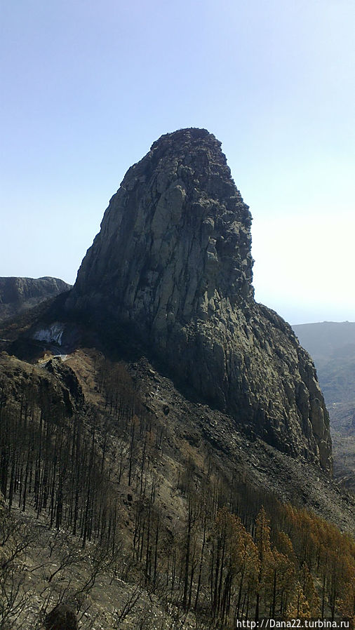 Та самая горка, на которую должны были взлесть желающие жениться. Романтика... Та самая горка, на которую должны были взлесть желающие жениться. Романтика...