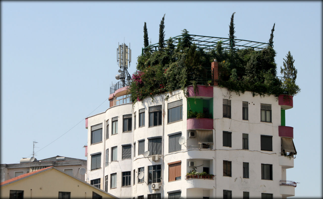 Непопулярная столица Тирана, Албания