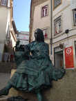 Коимбрская девушка — символ города.