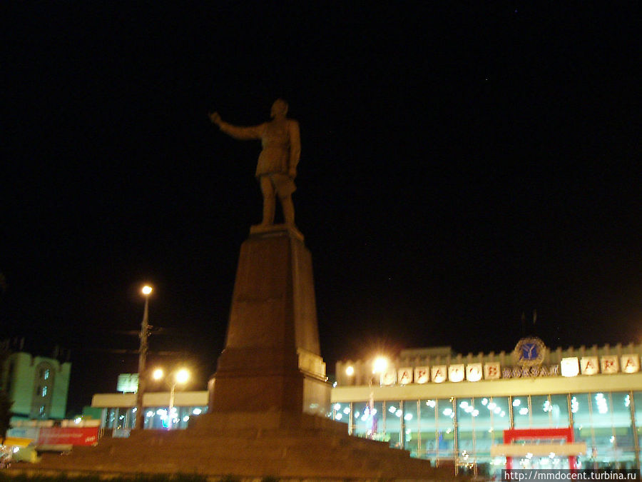 Памятник Дзержинскому приятно удивил, не знал, что он был связан с городом Саратов, Россия