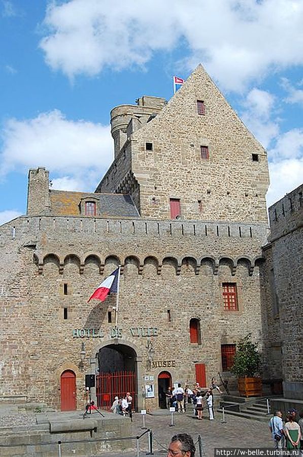 Вход в музей в замке Сен-