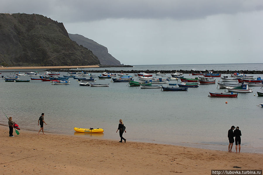 пляж Playa de las Teresitas. пляж Playa de las Teresitas.