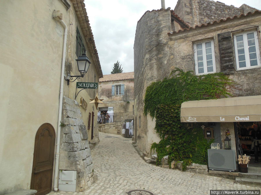 Ле-Бо-де-Прованс — средневековой город — призрак Ле-Бо-де-Прованс, Франция