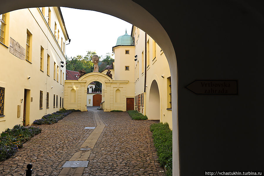 К Вртобскому саду. К Вртобскому саду.