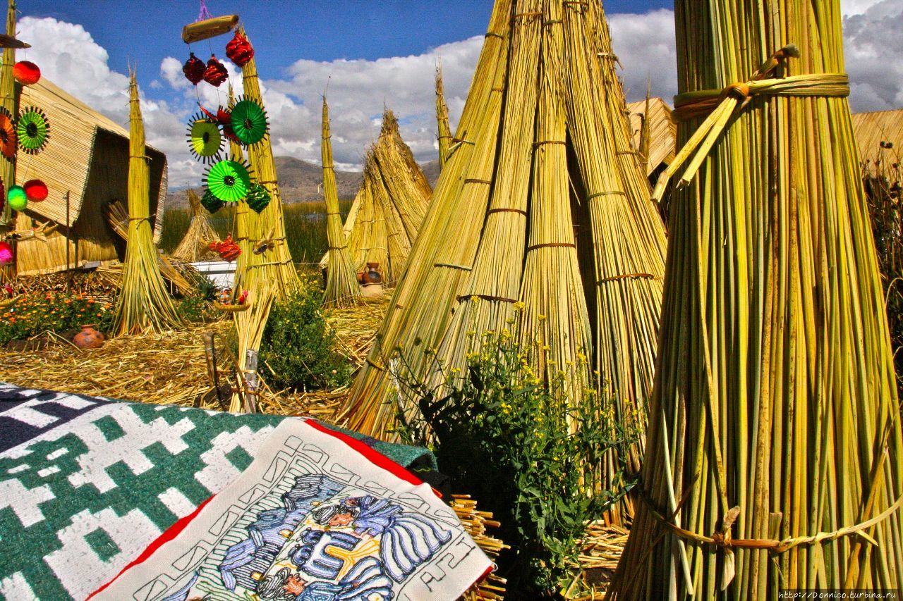 Люди У-ру: плавучая школа из тоторы (1) Урос плавающие острова, Перу Люди У-ру: плавучая школа из тоторы (1) Урос плавающие острова, Перу