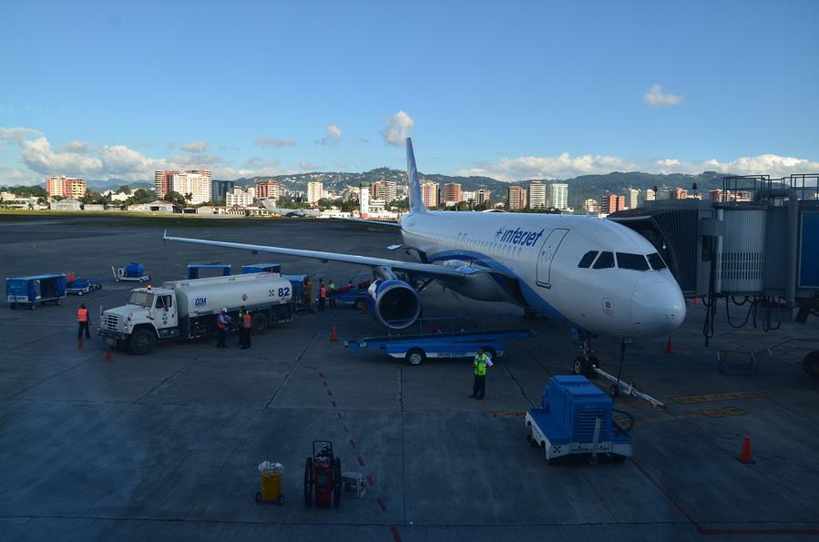 Самолет Интерджета уже ждет Гватемала-Сити, Гватемала