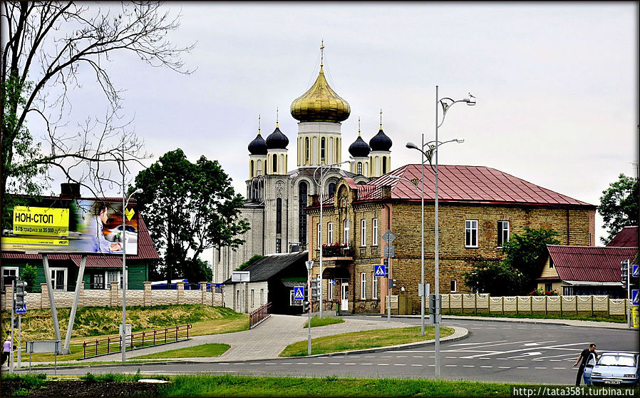 Церковь Всех Святых 
Построена в 1990г. Находится на ул. Комсомольской, рядом с городским рынком. Лида, Беларусь