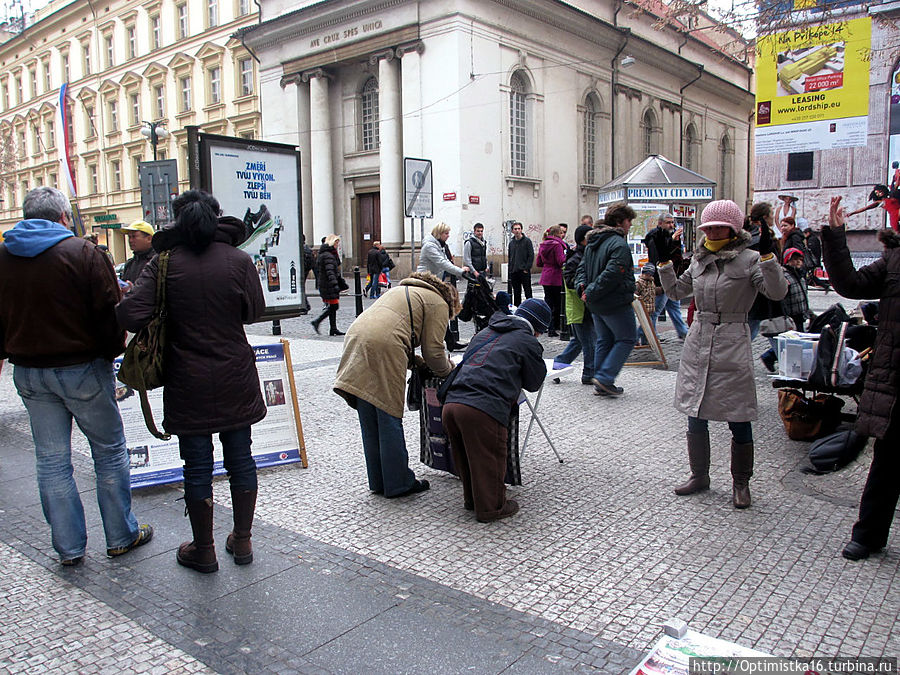 Акция сбора подписей в центре Праги Прага, Чехия