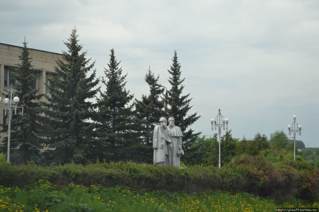 Памятник Льву Толстому и Ивану Тургеневу / A monument to Leo Tolstoy and Ivan Turgenev