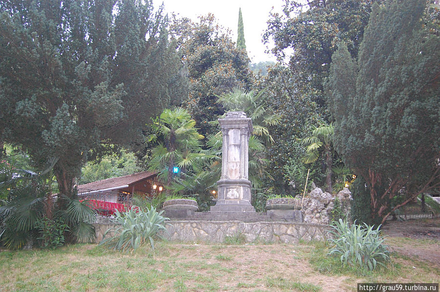 Остатки памятника Шоте Руставели Гагра, Абхазия