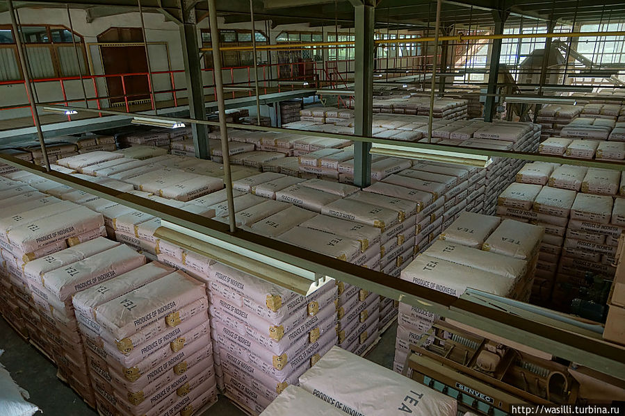 Склад готовой продукции. Из этого чая делают Липтон. Склад готовой продукции. Из этого чая делают Липтон.