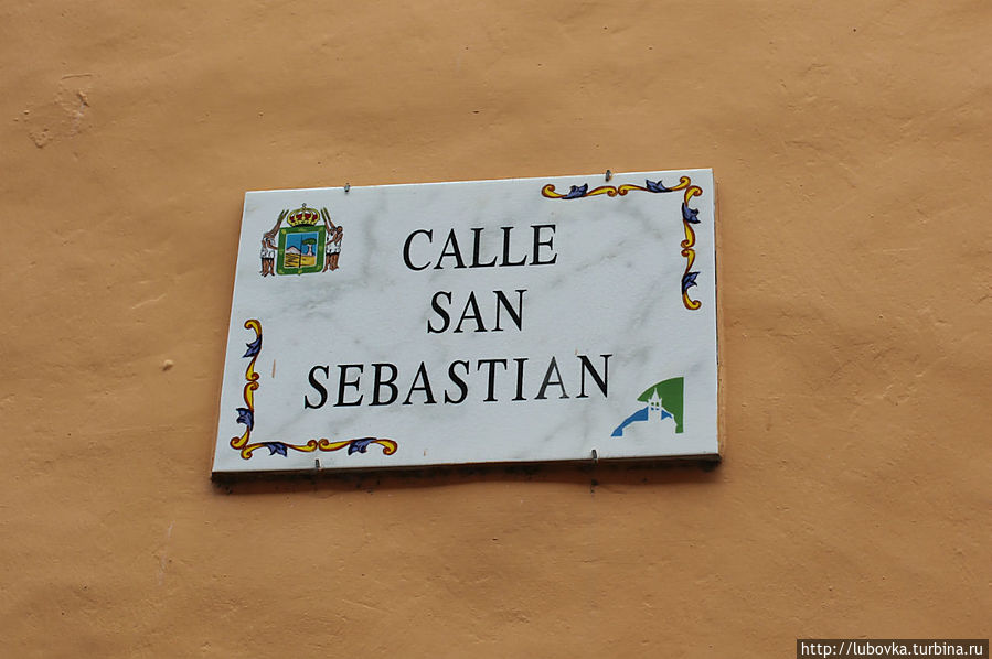 Очень красивые таблички c наименованиями улиц. Икод-де-лос-Винос, остров Тенерифе, Испания
