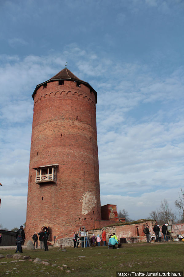Главная башня Турайдского замка Сигулда, Латвия