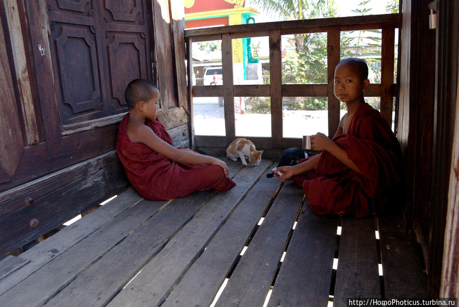В монастыре Шве  Ян Пьяй Ньяунг-Шве, Мьянма