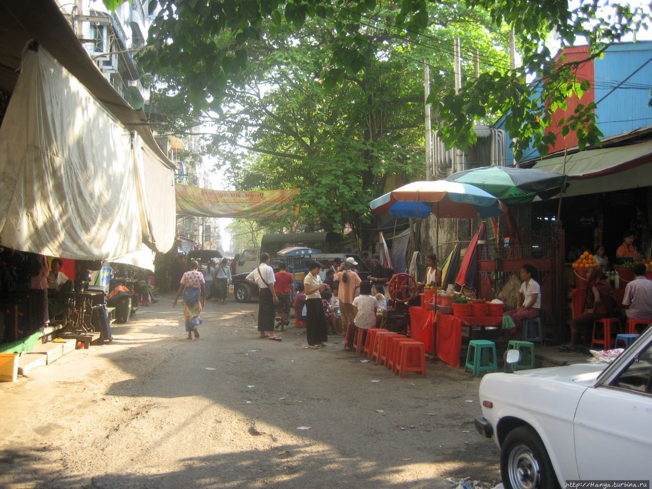 Уличный рынок в Янгуне Янгон, Мьянма