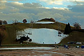 а тут на холме на Олимпийским озером, которое на зиму благополучно спутили, на холме видимо испытывали снеговые пушки