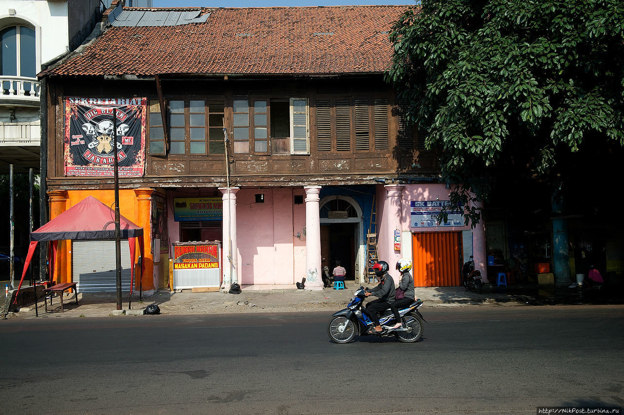 Старый колониальный дом. Джакарта, Индонезия