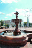 Если вы приедете в Витебск по железной дороге, то вас встретит у здания вокзала весёлым журчанием вот такой фонтан.