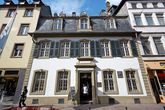Дом, в котором родился и 17 лет прожил Карл Маркс . Адрес: Brückenstrasse 10. После ремонта здесь вновь открыт музей. Foto Internet