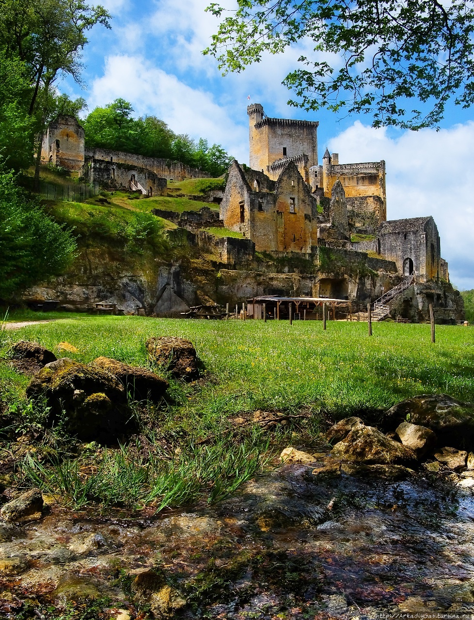 Замок Коммарк. Страшны красавицы во гневе Лез-Эзи-де-Тайак, Франция
