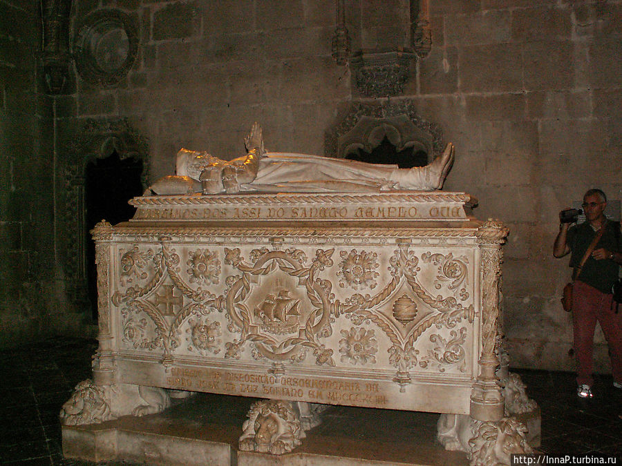 Саркофаг Васко да Гама в монастыре Жеронимуш Лиссабон, Португалия