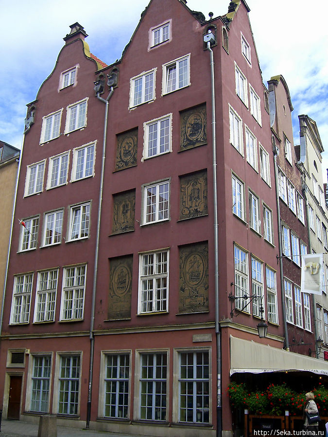 Дом на углу улиц Tkacka и Długa Дом на углу улиц Tkacka и Długa