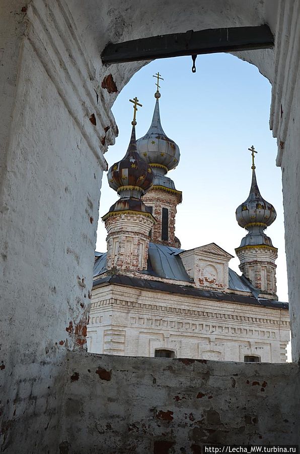 Вид на собор Михаила Архангела Юрьев-Польский, Россия