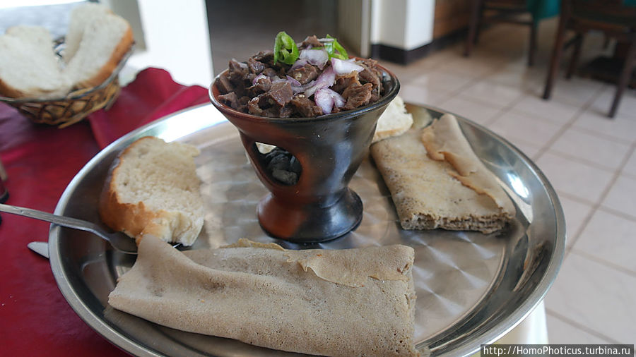 Одно из национальных эфиопских блюд Одно из национальных эфиопских блюд