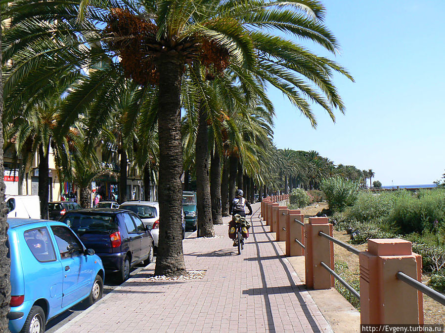 Вентимилья. 50 км спуска с гор и прямо в Средиземное Средиземноморье Вентимилья. 50 км спуска с гор и прямо в Средиземное Средиземноморье