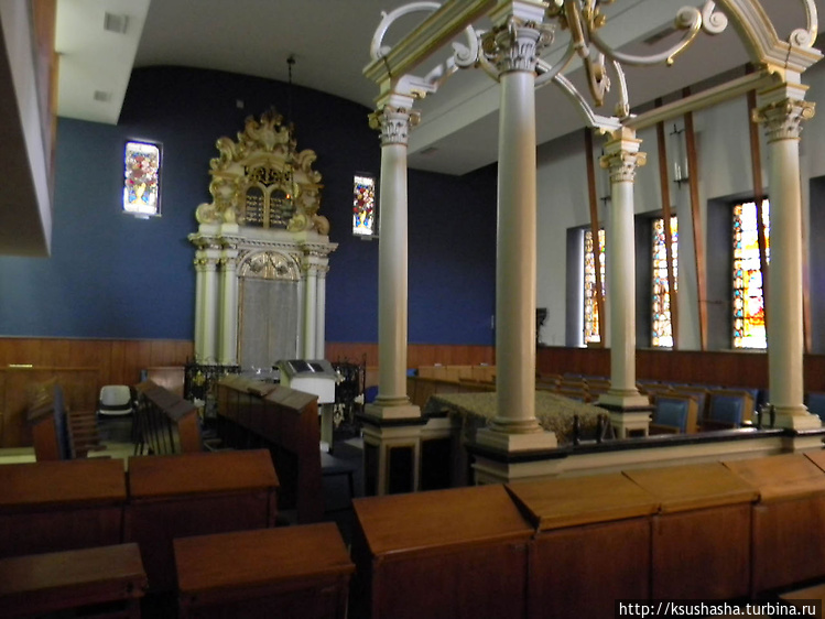 внутри синагоги Ренаним