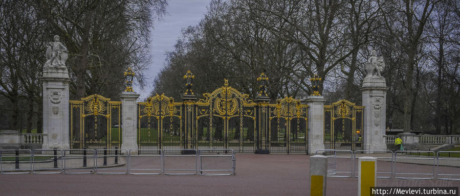 Букинге́мский дворец на рассвете Лондон, Великобритания