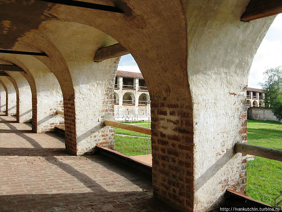 На монастырских стенах На монастырских стенах