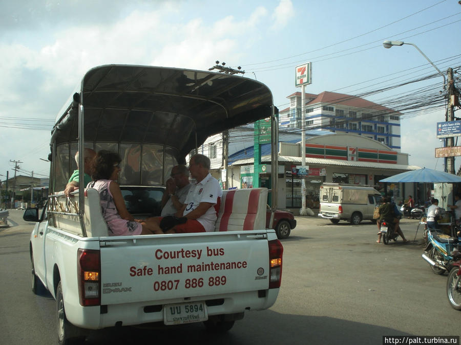 Нет, нет. Это не мой транспорт. Но горячо любимый проживающими в Хуа-Хине иностранцами-фарангами. Хуа-Хин, Таиланд