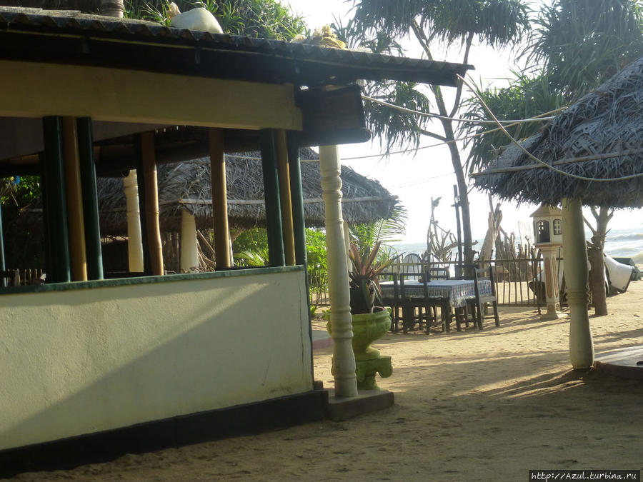 Ресторанчик на пляже Калутара, Шри-Ланка